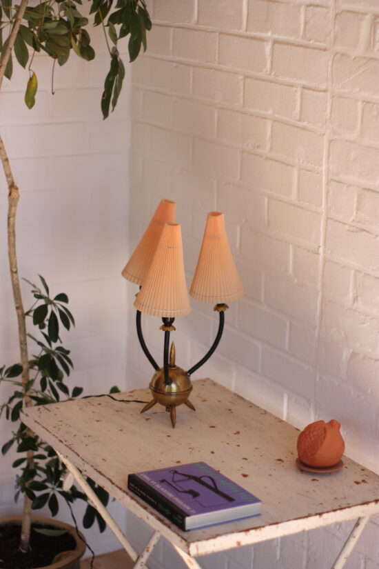 Lampe tripode avec ses abat-jours couleur abricot