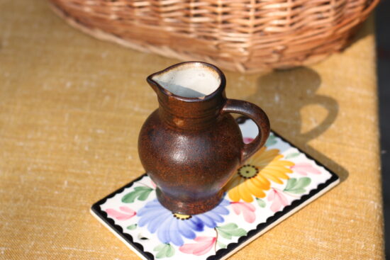 Petite cruche en grès pour la déco ou le café au lait